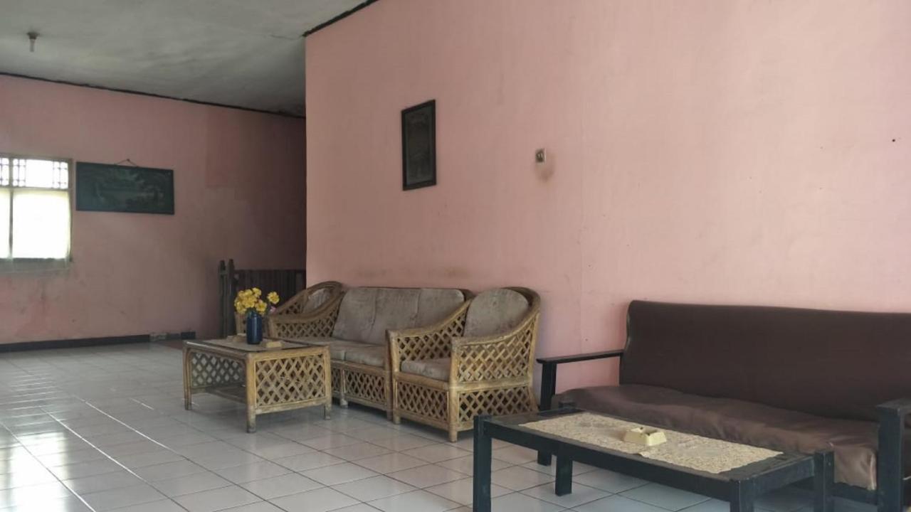 Spot On 2969 Hotel Citra Ayu Labuhan Екстер'єр фото
